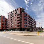Lägenhetshotell Doki Living - Foodhall & Parking By Downtown
