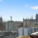 Doki Living - Foodhall & Parking By Downtown Lägenhetshotell 3*