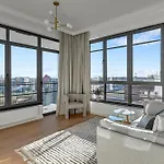 Doki Living - Foodhall & Parking By Downtown 3* Gdańsk