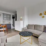 Doki Living - Foodhall & Parking By Downtown