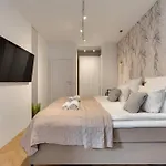 Doki Living - Foodhall & Parking By Downtown 3* Gdańsk