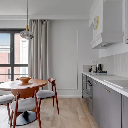 Doki Living - Foodhall & Parking By Downtown 3*