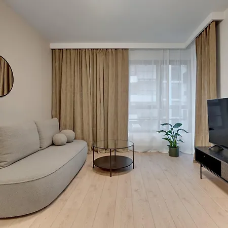 Doki Living - Foodhall & Parking By Downtown 3*