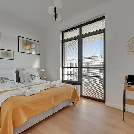 Doki Living - Foodhall & Parking By Downtown 3*