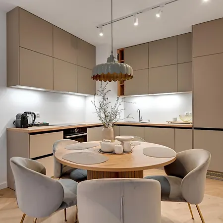 Doki Living - Foodhall & Parking By Downtown מלון דירות גדנסק