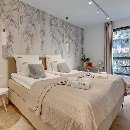 Doki Living - Foodhall & Parking By Downtown 3*