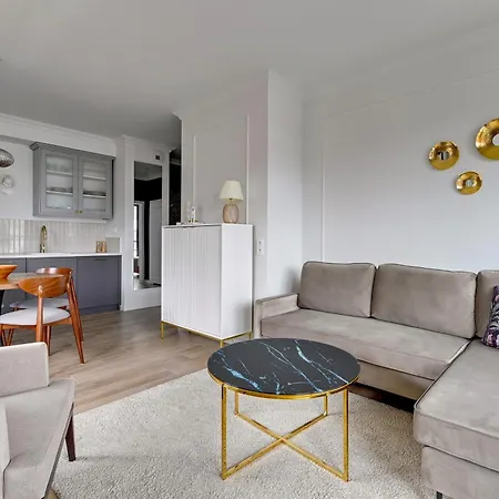 Doki Living - Foodhall & Parking By Downtown