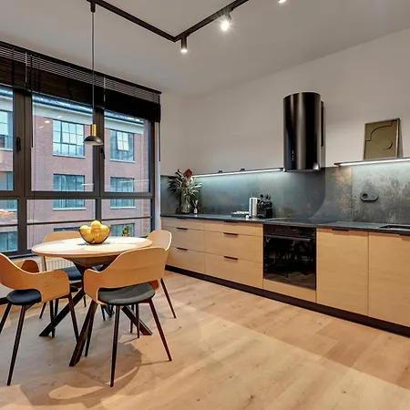 Doki Living - Foodhall & Parking By Downtown 3*