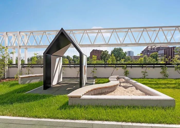 Doki Living - Foodhall & Parking By Downtown Gdansk